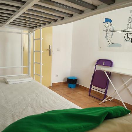 Racing Mackerel Hostel Lagos Ngoại thất bức ảnh