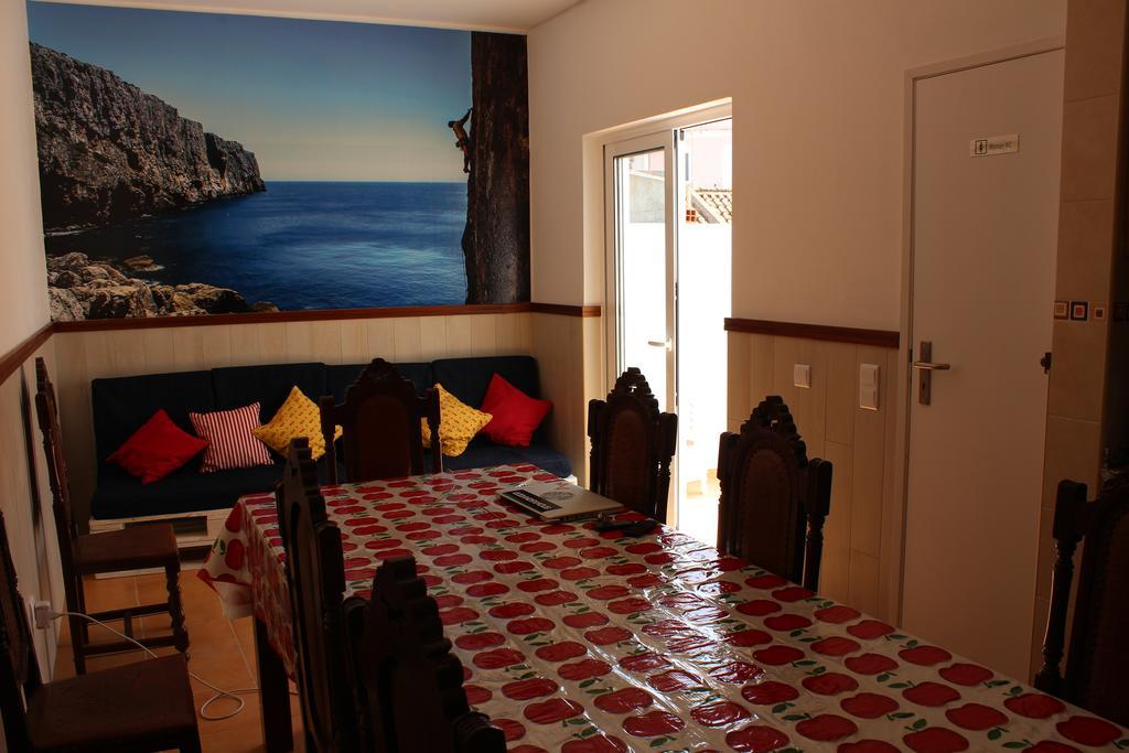 Racing Mackerel Hostel Lagos Ngoại thất bức ảnh