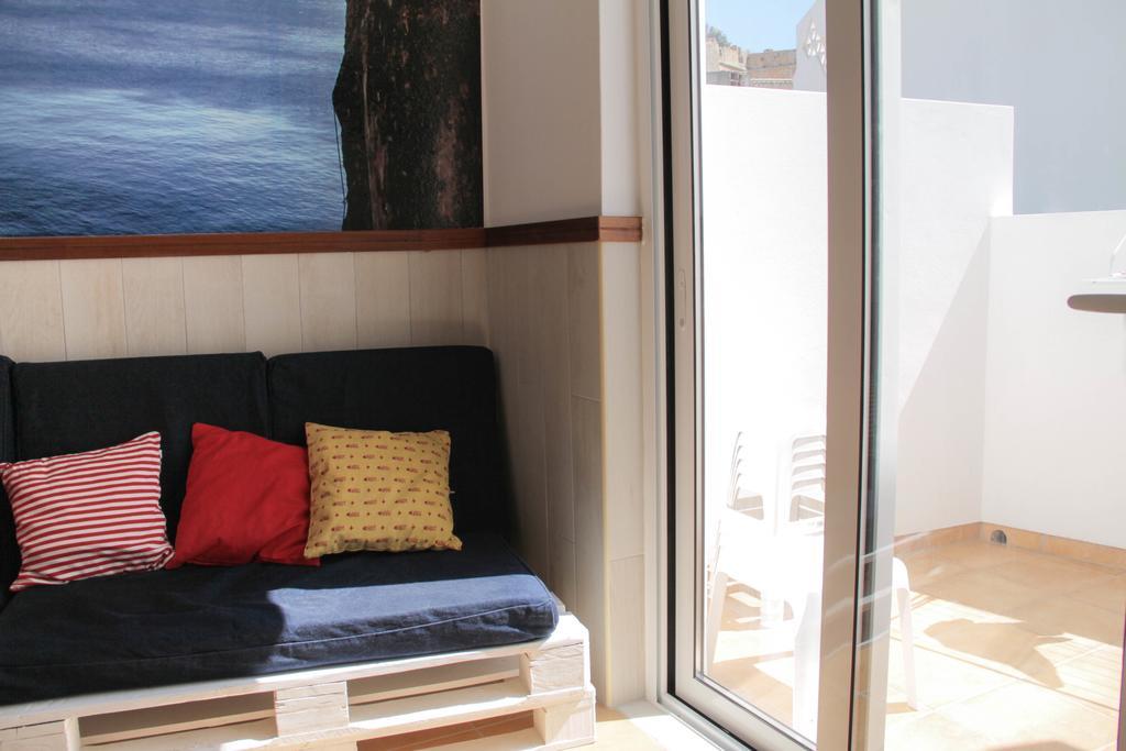 Racing Mackerel Hostel Lagos Ngoại thất bức ảnh