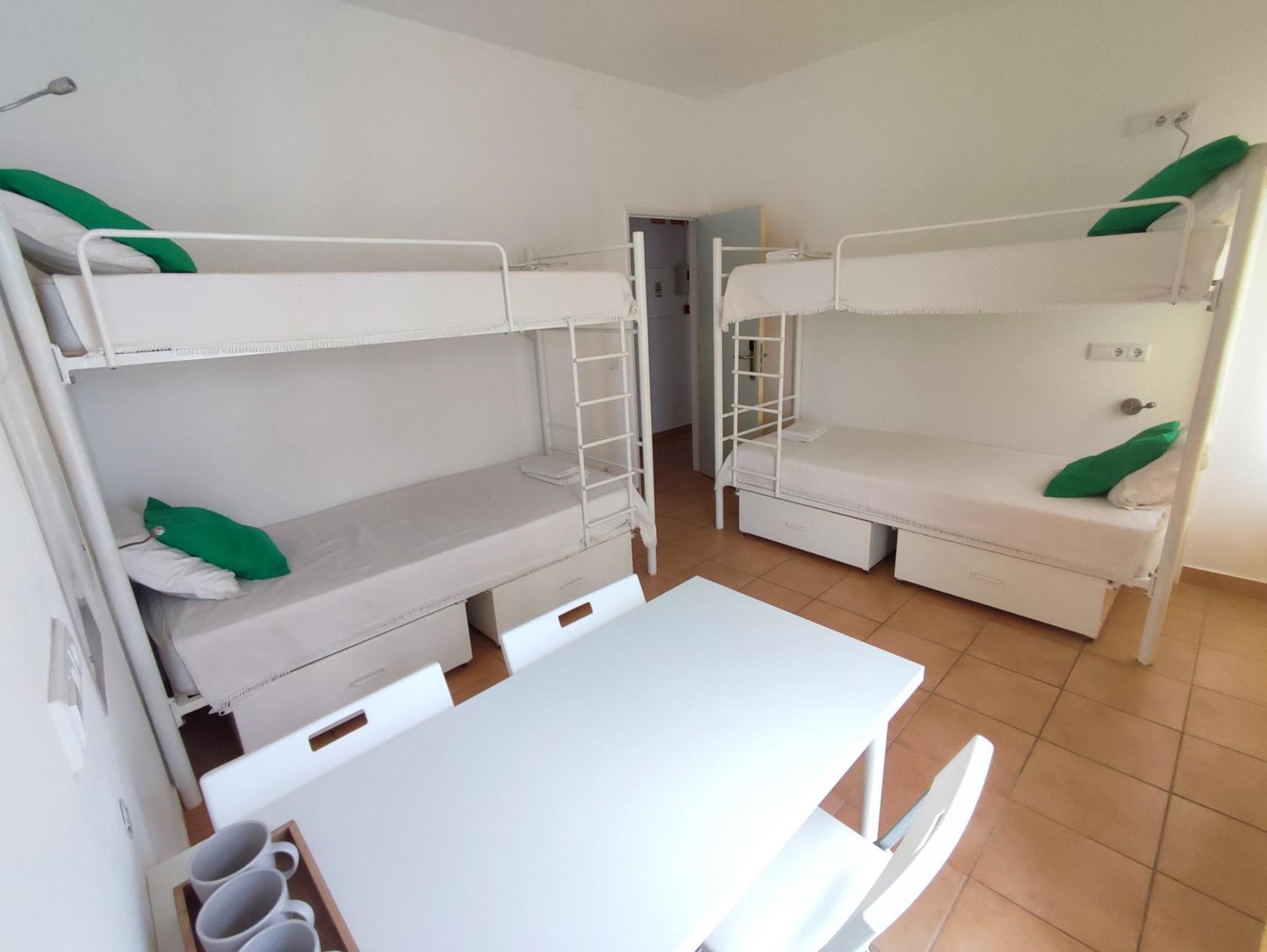 Racing Mackerel Hostel Lagos Ngoại thất bức ảnh