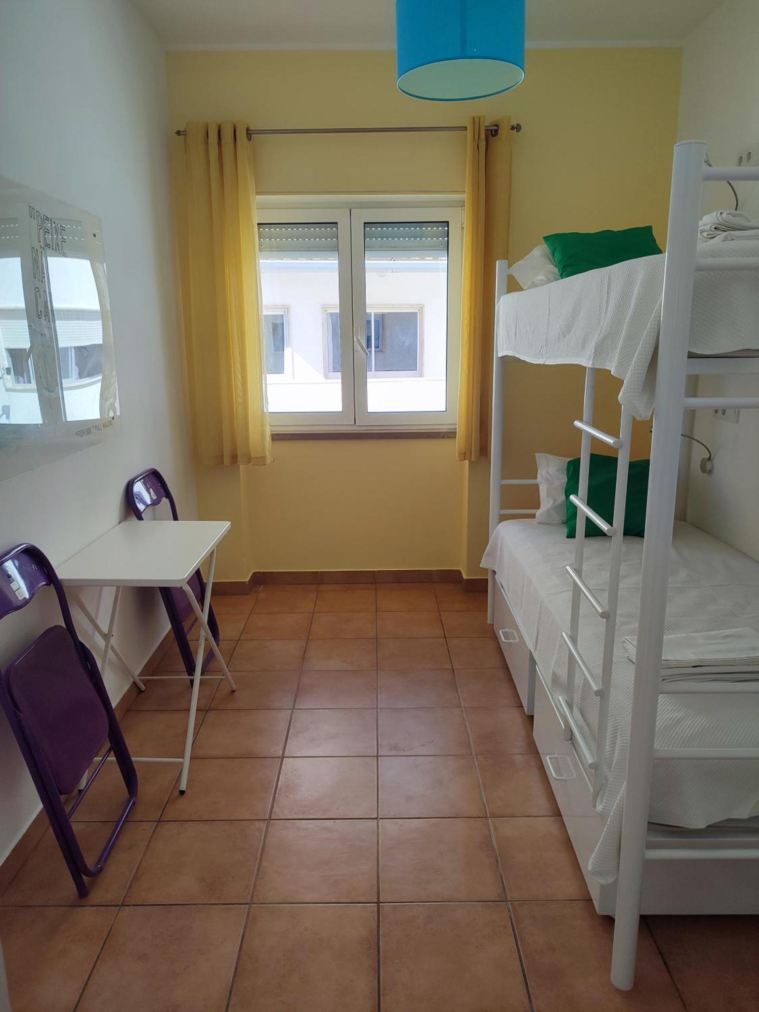 Racing Mackerel Hostel Lagos Ngoại thất bức ảnh