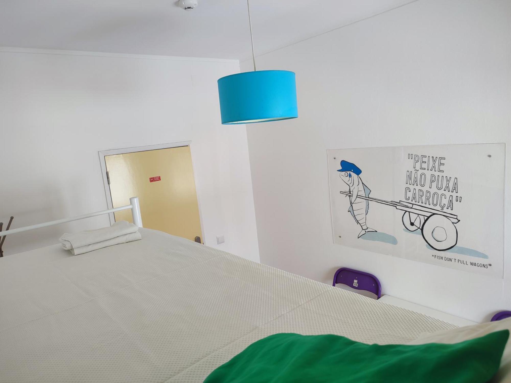 Racing Mackerel Hostel Lagos Ngoại thất bức ảnh