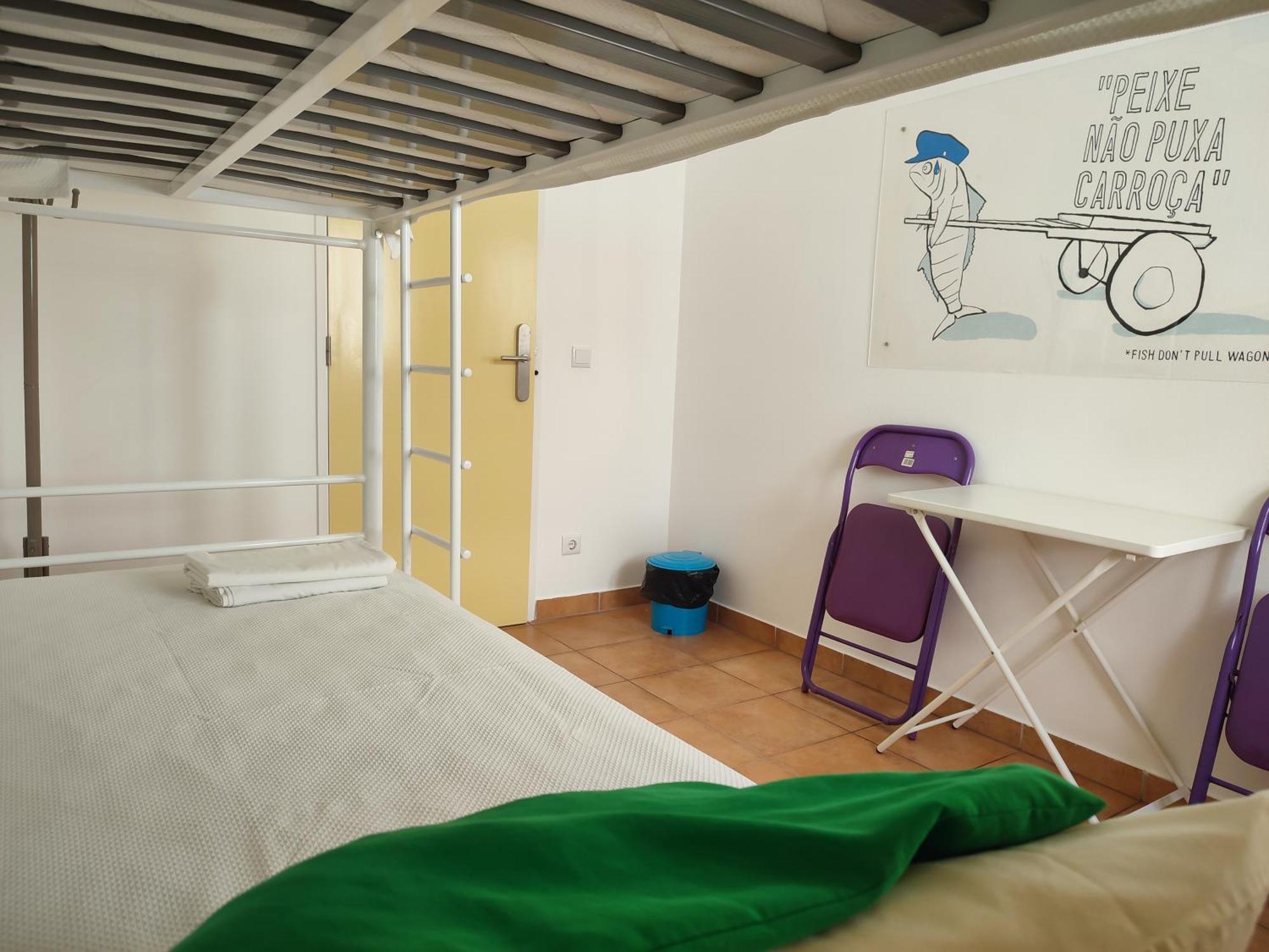 Racing Mackerel Hostel Lagos Ngoại thất bức ảnh