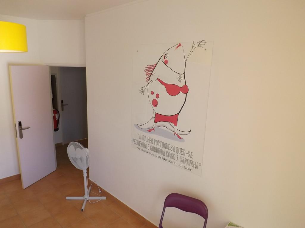 Racing Mackerel Hostel Lagos Ngoại thất bức ảnh