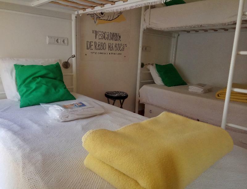 Racing Mackerel Hostel Lagos Ngoại thất bức ảnh