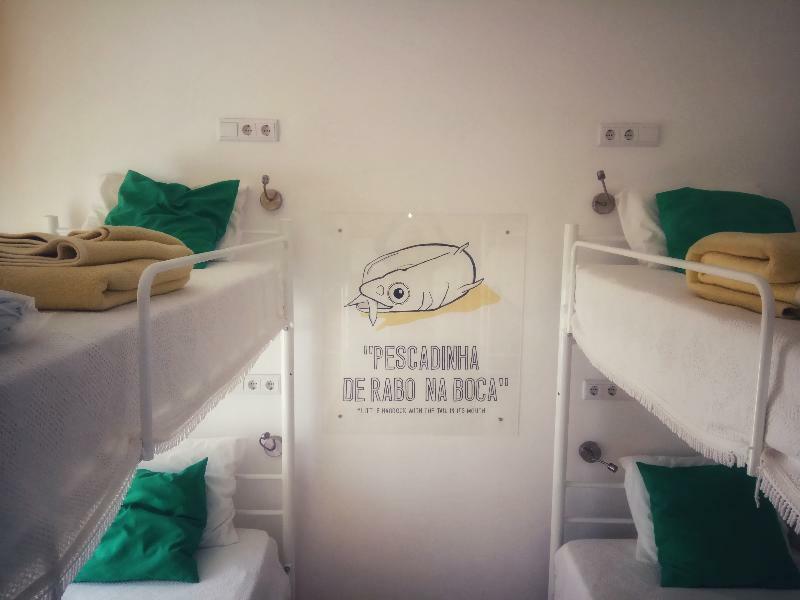 Racing Mackerel Hostel Lagos Ngoại thất bức ảnh