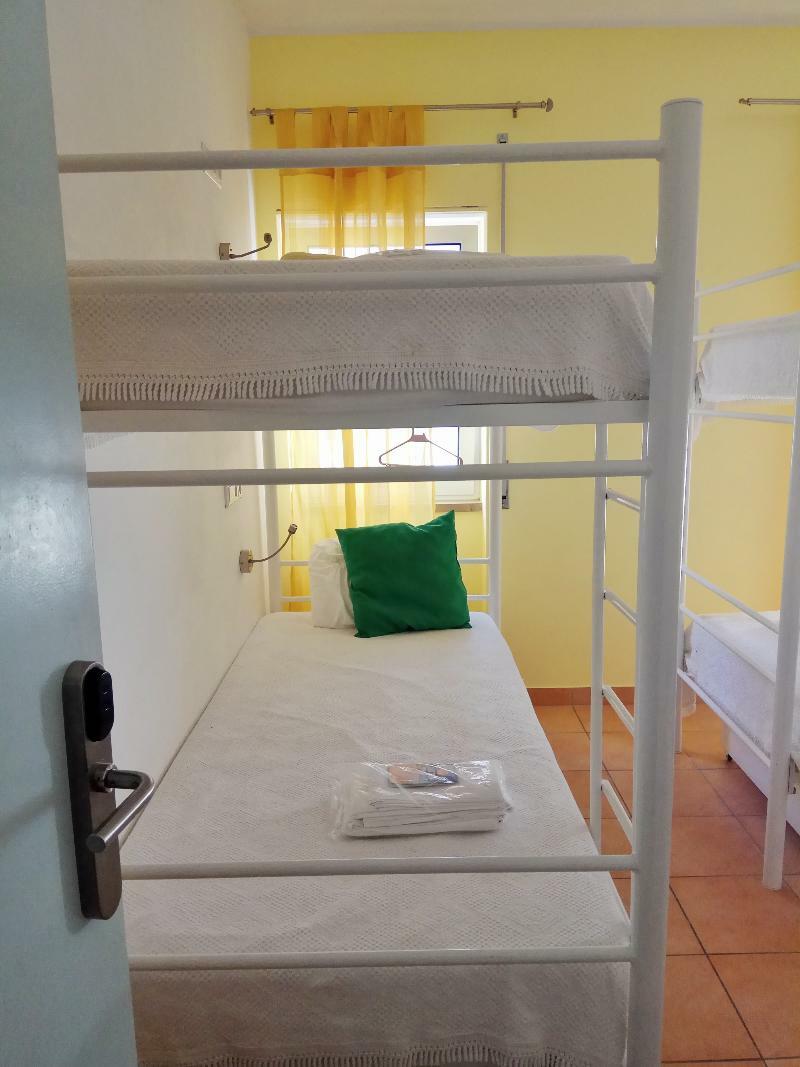 Racing Mackerel Hostel Lagos Ngoại thất bức ảnh