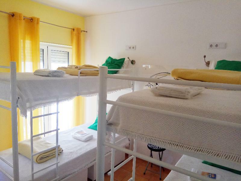 Racing Mackerel Hostel Lagos Ngoại thất bức ảnh